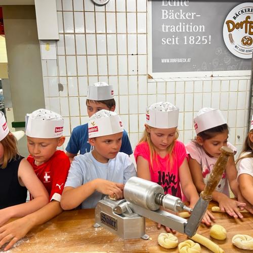 Kinder beim Backen 2